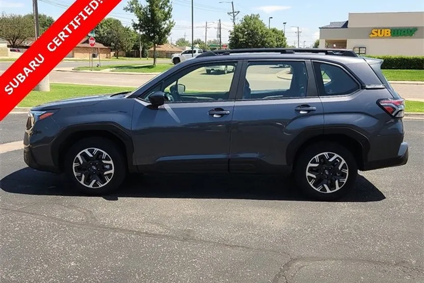 2025 Subaru Forester Base photo 1
