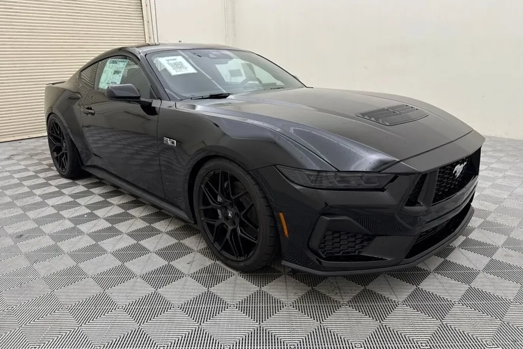 2025 Ford Mustang GT photo 1