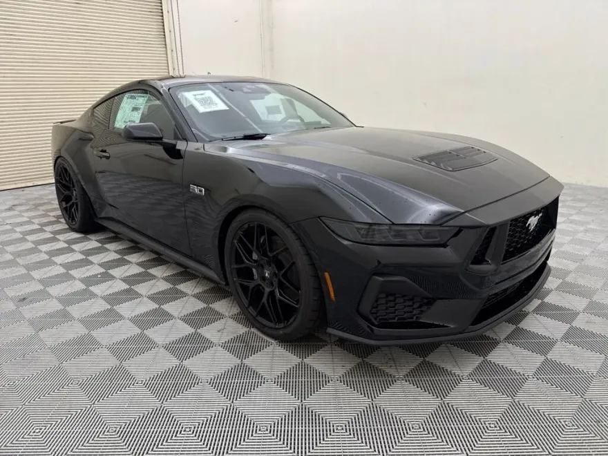 2025 Ford Mustang GT photo 1