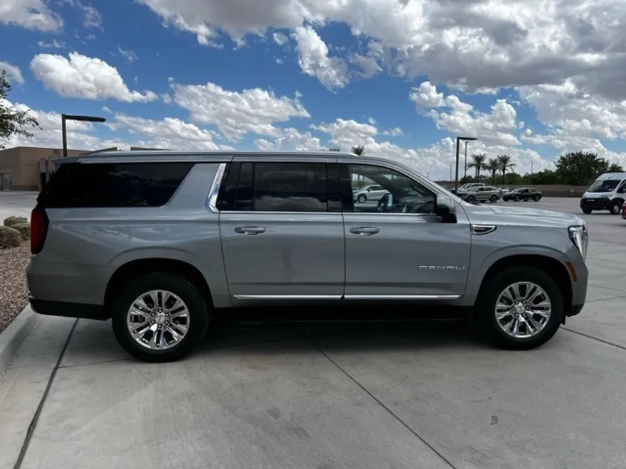 2025 Gmc Yukon XL Denali photo 1