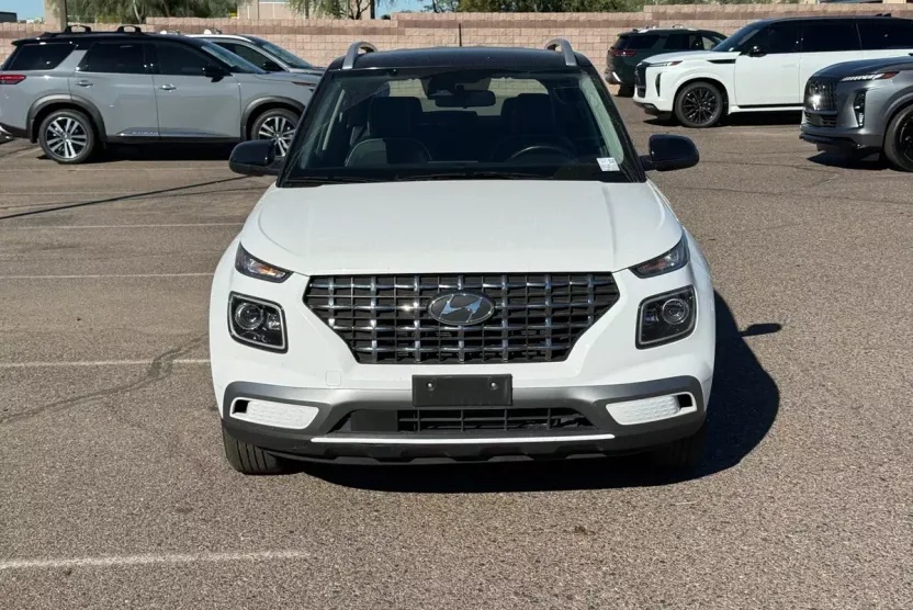 2023 Hyundai Venue Limited photo 1