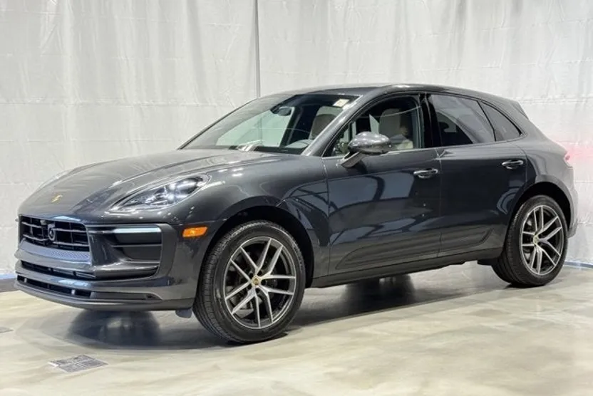 2023 Porsche Macan T photo 1