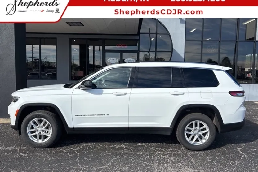 2023 Jeep Grand Cherokee Laredo photo 1