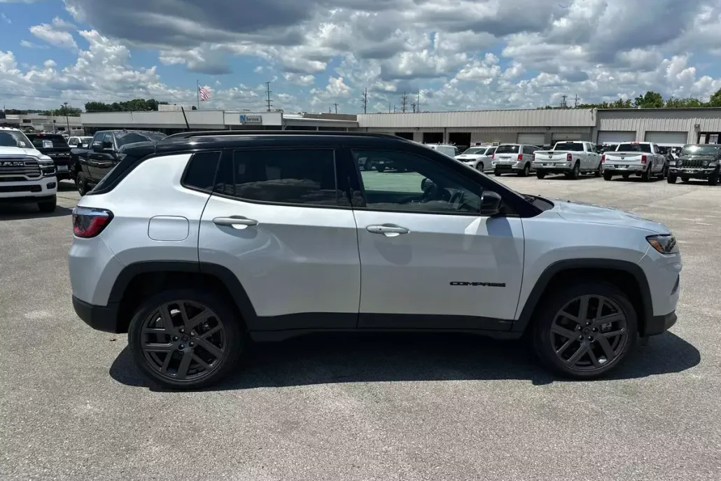 2025 Jeep Compass Limited photo 1