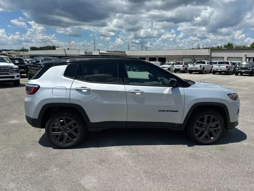 2025 Jeep Compass Limited photo 1