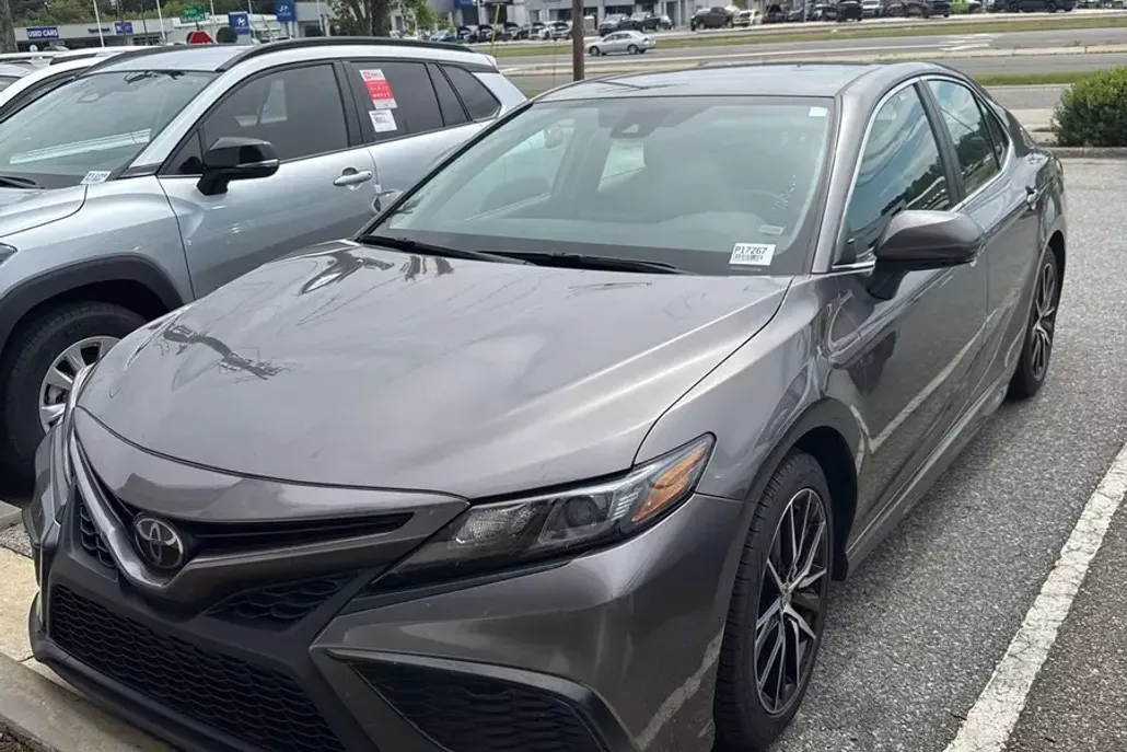 2024 Toyota Camry SE photo 1