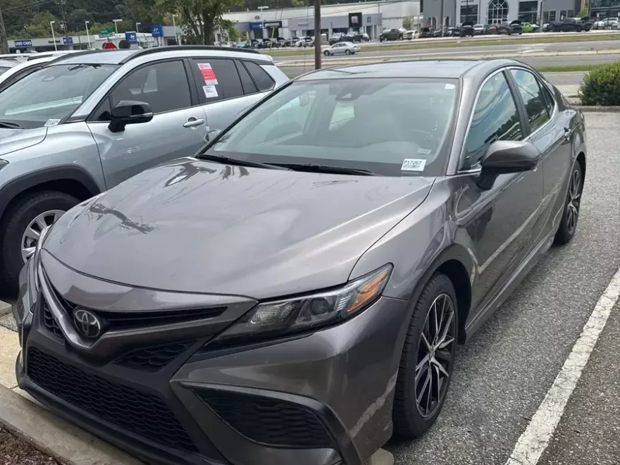 2024 Toyota Camry SE photo 1