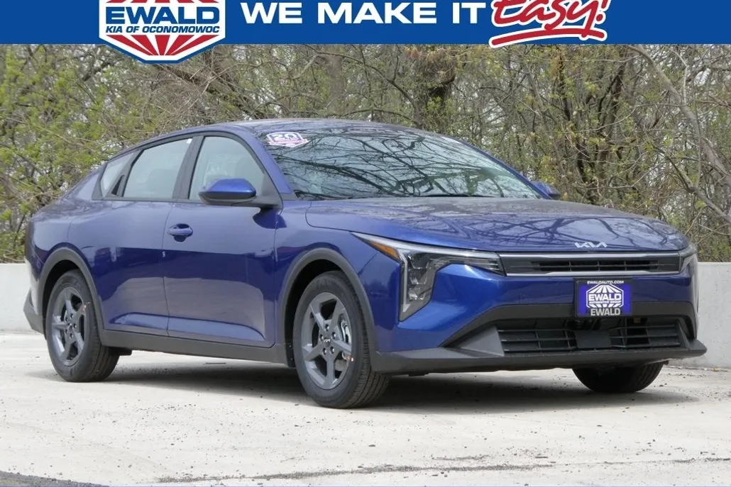 2025 Kia K4 LXS photo 1