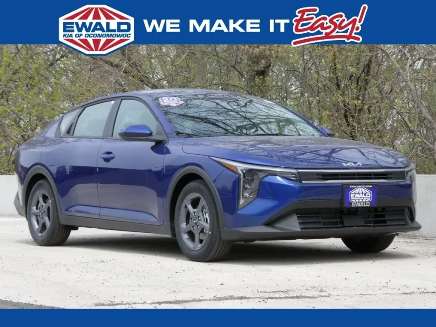 2025 Kia K4 LXS photo 1