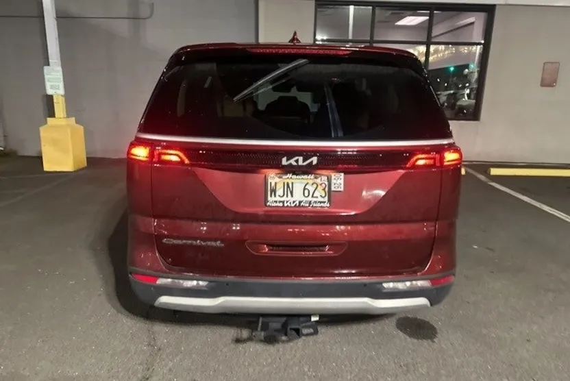 2022 Kia Carnival LXS photo 1