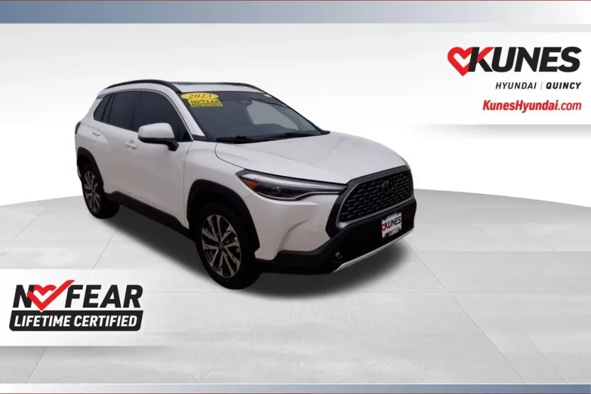 2023 Toyota Corolla Cross XLE photo 1
