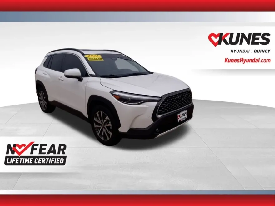 2023 Toyota Corolla Cross XLE photo 1