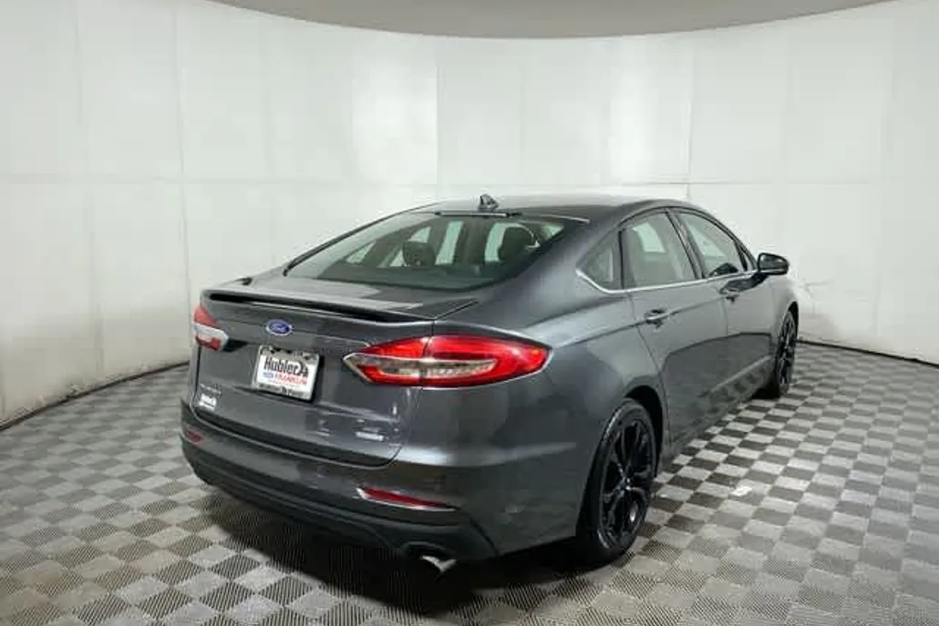 2019 Ford Fusion SE photo 1
