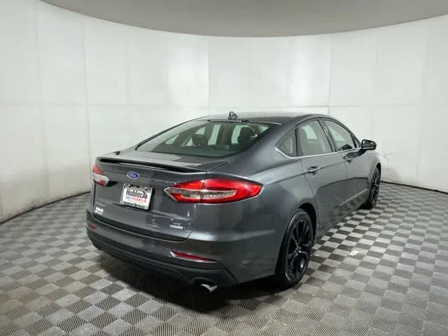 2019 Ford Fusion SE photo 1