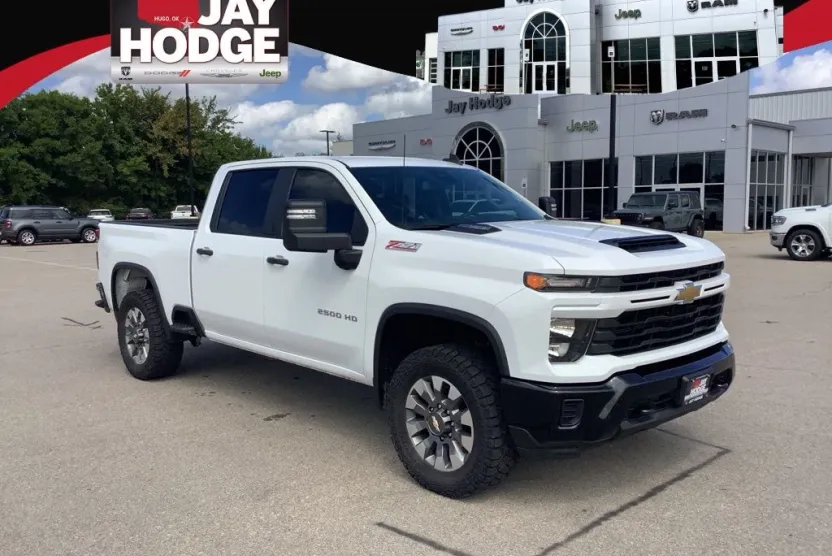 2024 Chevrolet Silverado 2500HD Custom photo 1