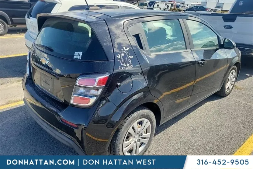 2020 Chevrolet Sonic LT photo 1