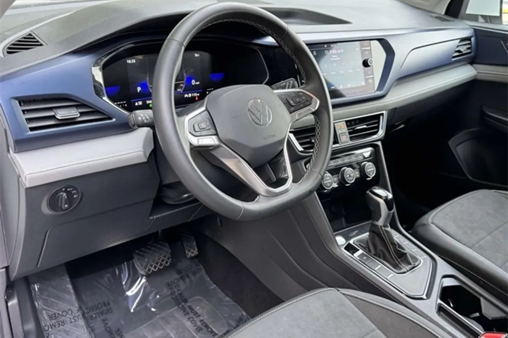 2024 Volkswagen Taos SE photo 1