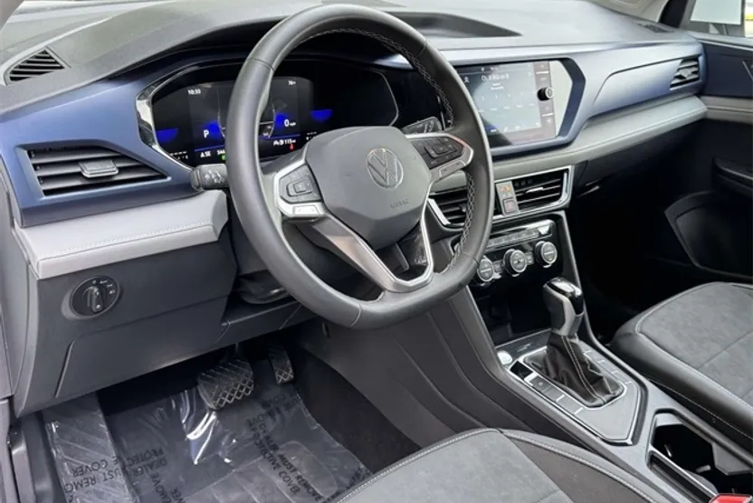 2024 Volkswagen Taos SE photo 1