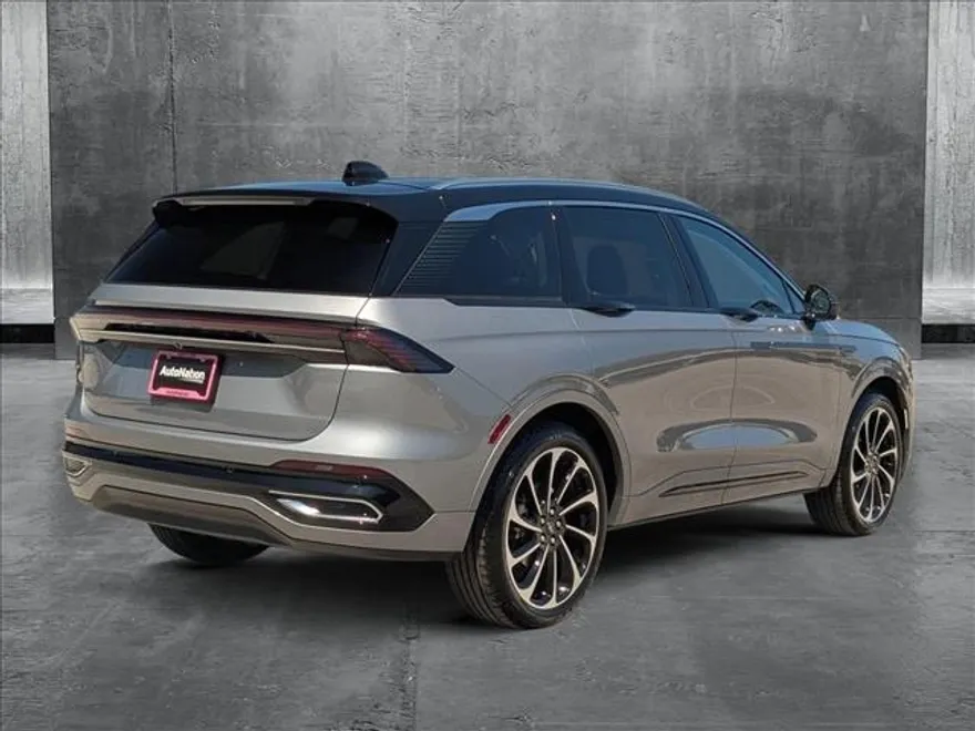 2025 Lincoln Nautilus Black Label photo 2