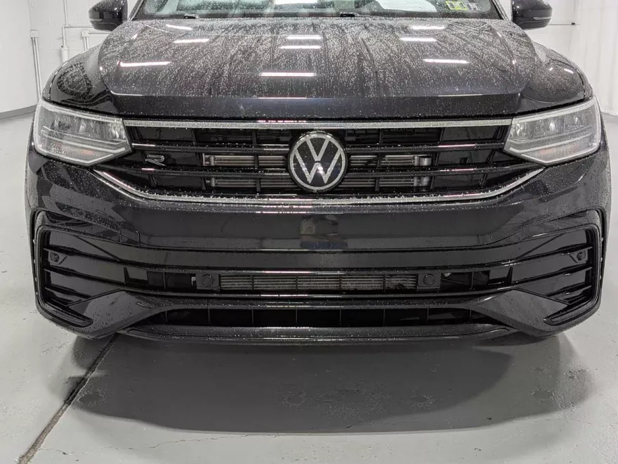 2022 Volkswagen Tiguan SE R-Line Black photo 1