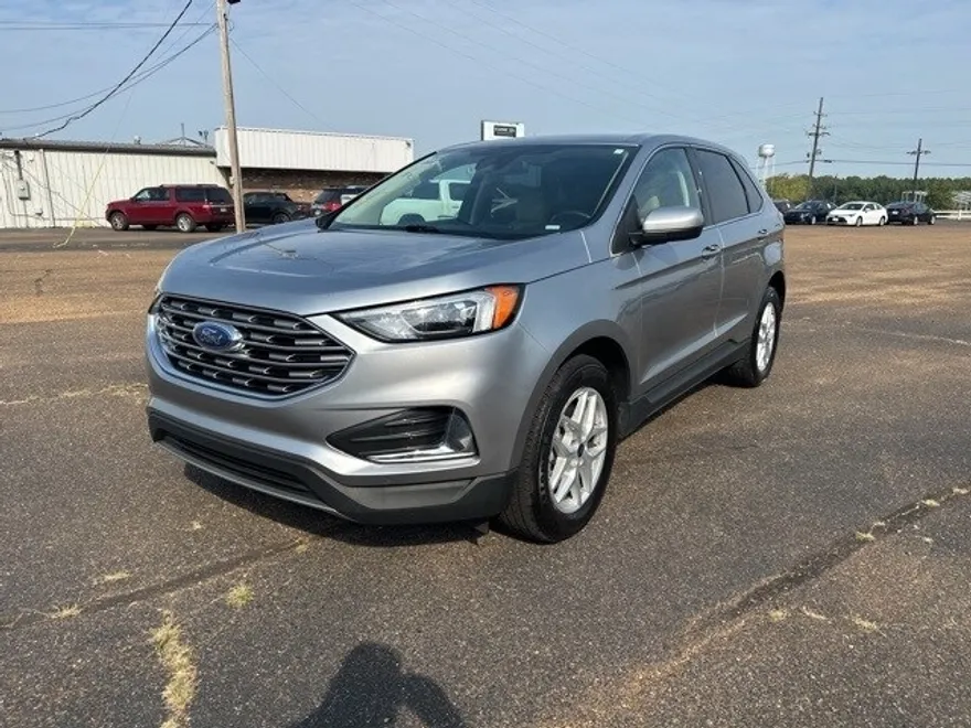 2022 Ford Edge SEL photo 1