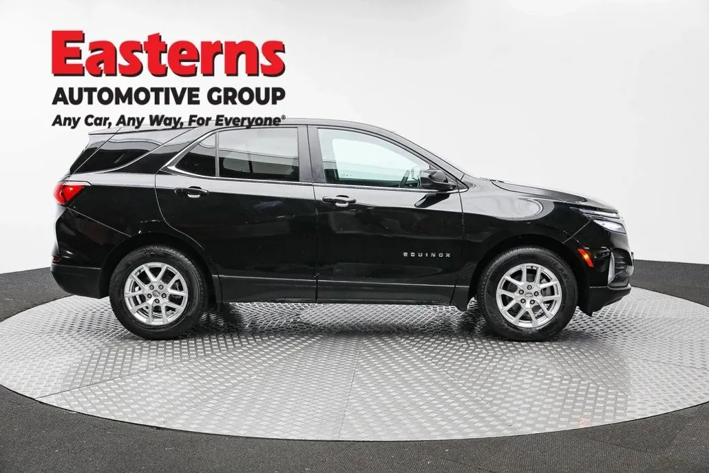 2022 Chevrolet Equinox LT photo 1