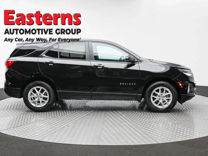 2022 Chevrolet Equinox LT photo 1