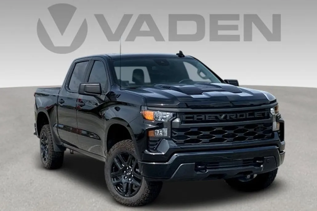 2025 Chevrolet Silverado 1500 Custom Trail Boss photo 1