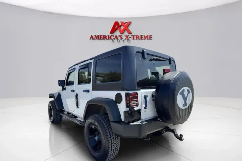 2013 Jeep Wrangler Unlimited Rubicon photo 3