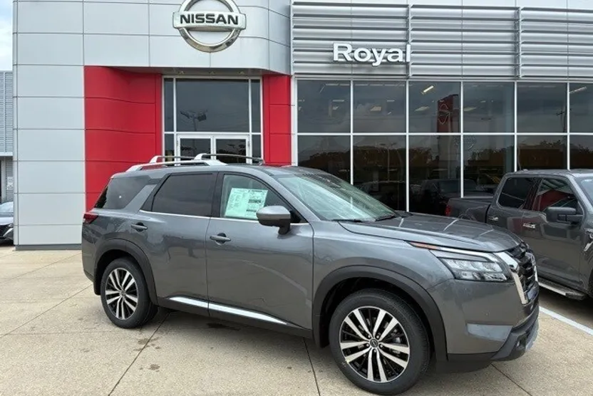 2025 Nissan Pathfinder Platinum photo 1