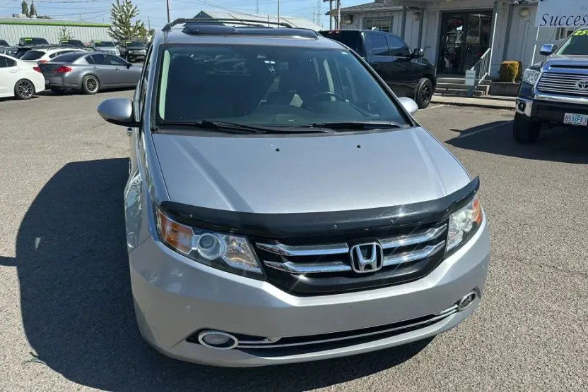 2017 Honda Odyssey Touring Elite photo 1