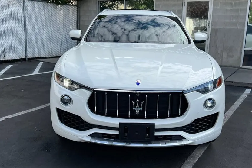 2017 Maserati Levante S photo 1
