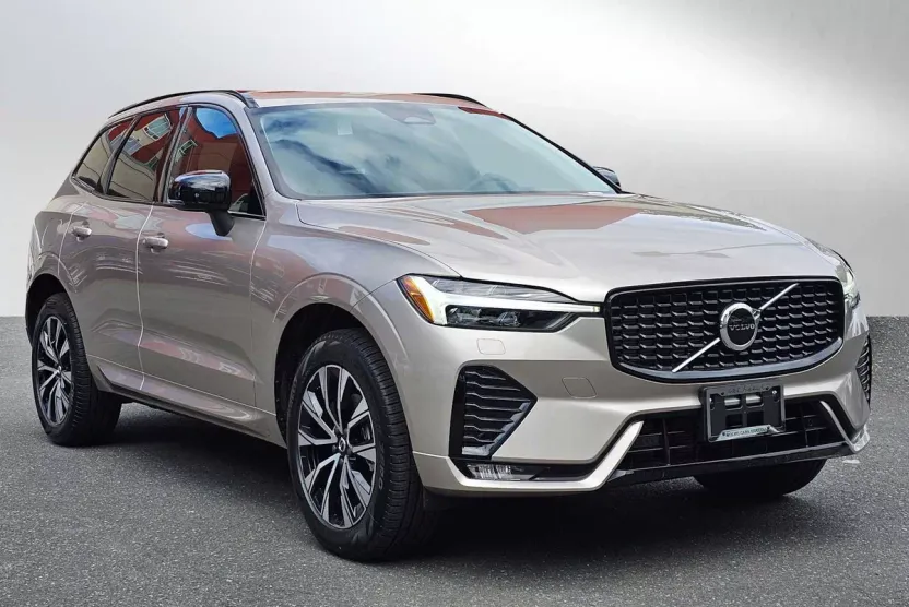 2025 Volvo XC60 B5 Core photo 1