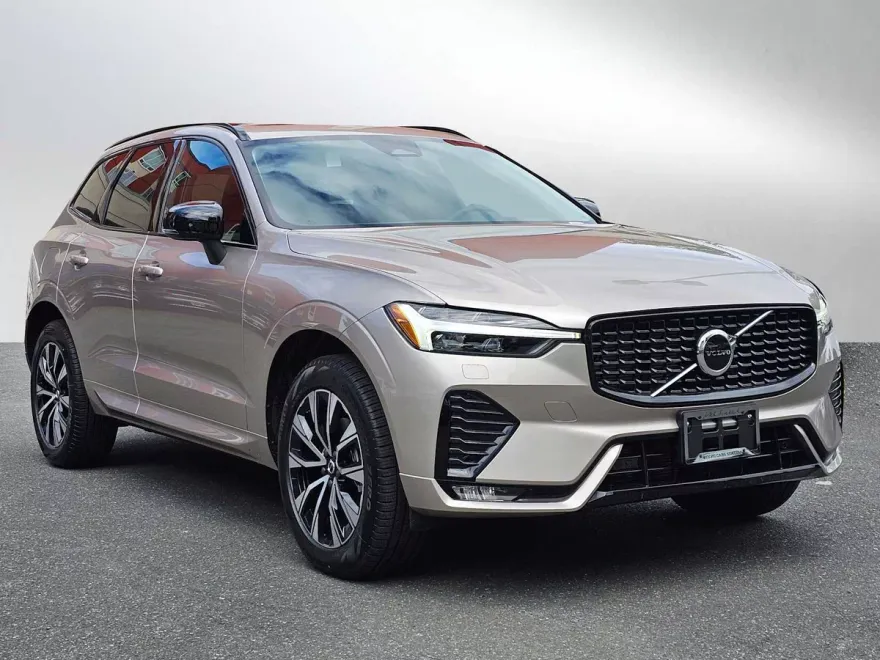 2025 Volvo XC60 B5 Core photo 1
