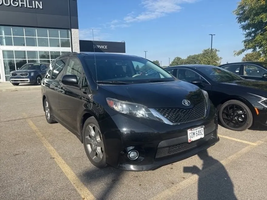 2014 Toyota Sienna SE photo 1