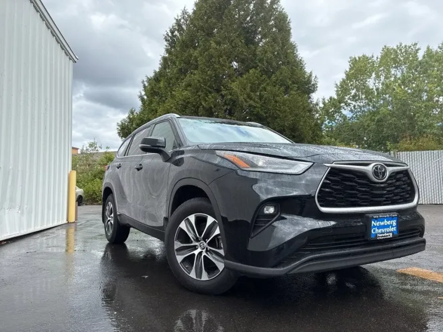 2021 Toyota Highlander XLE photo 1
