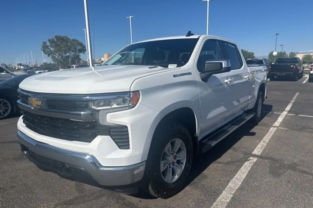 2022 Chevrolet Silverado 1500 LT photo 1