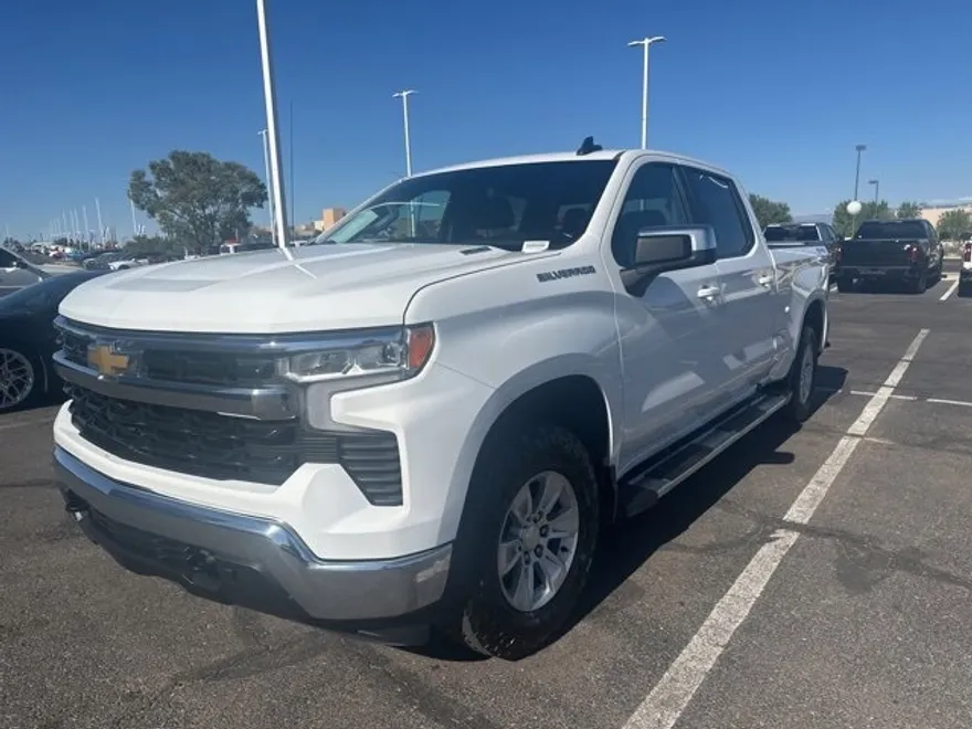 2022 Chevrolet Silverado 1500 LT photo 1