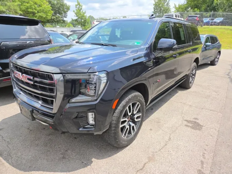 2023 Gmc Yukon XL AT4 photo 1