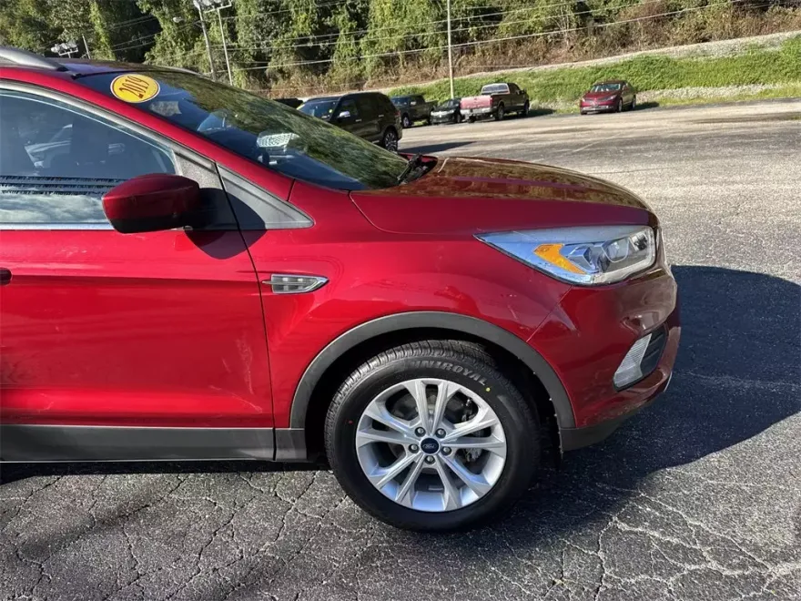 2019 Ford Escape SEL photo 1
