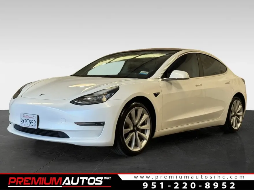 2019 Tesla Model 3 Standard Range Plus photo 1