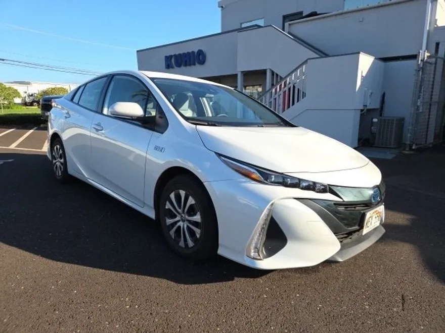 2022 Toyota Prius Prime LE photo 1