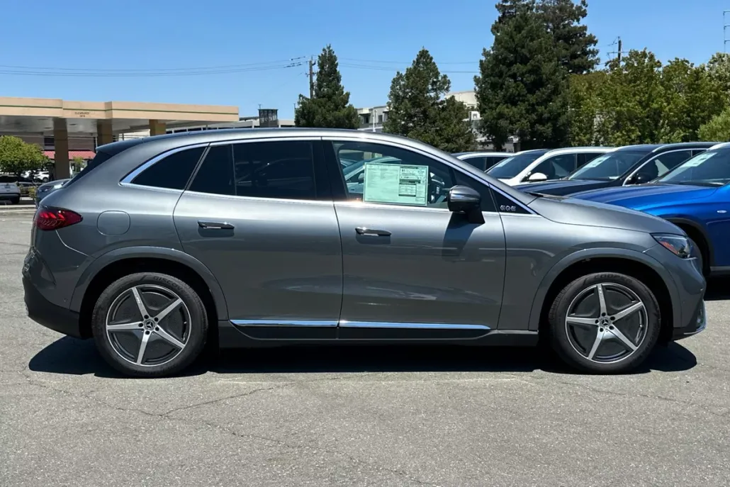 2025 Mercedes Benz 350 4MATIC photo 1