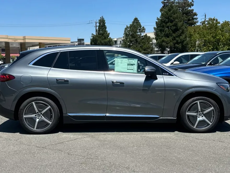 2025 Mercedes Benz 350 4MATIC photo 1