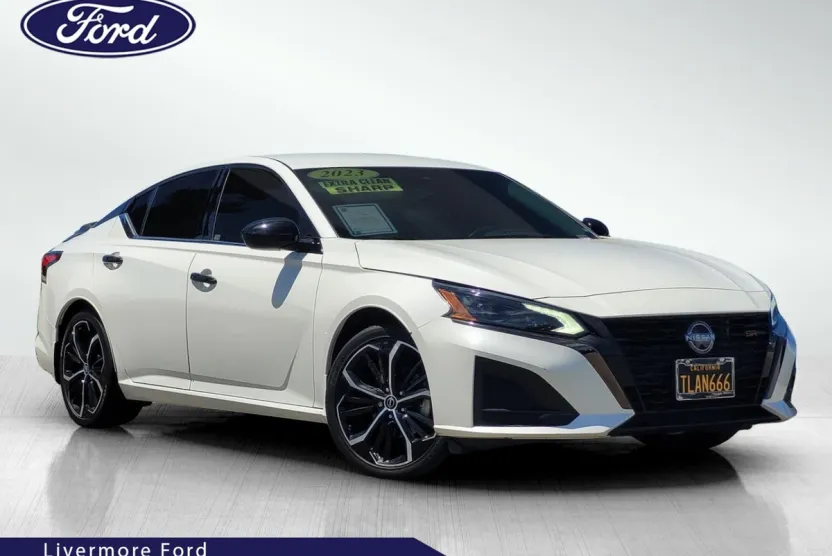 2023 Nissan Altima 2.5 SR photo 1