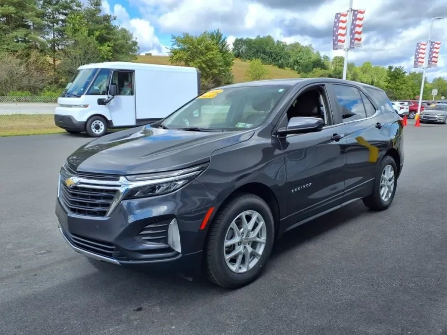2022 Chevrolet Equinox LT photo 1