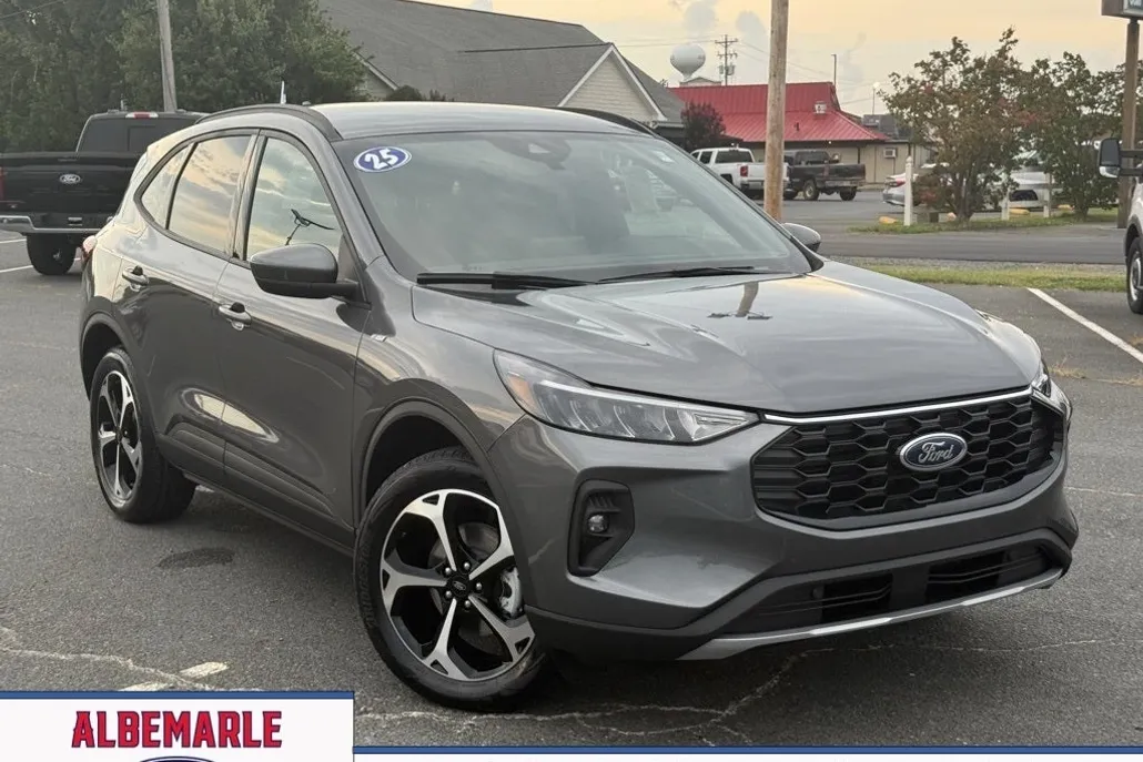 2025 Ford Escape Hybrid ST-Line Select photo 1