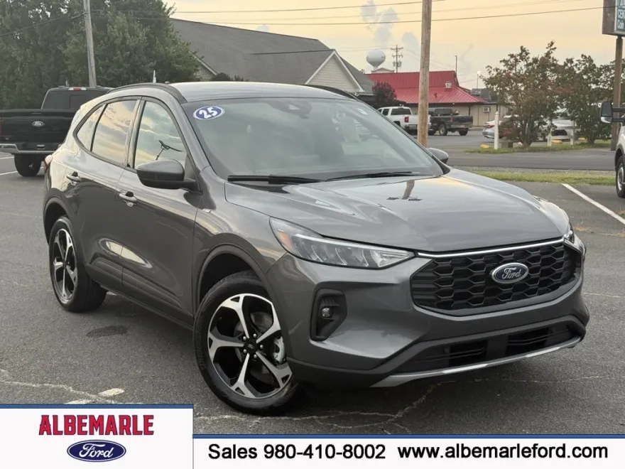 2025 Ford Escape Hybrid ST-Line Select photo 1