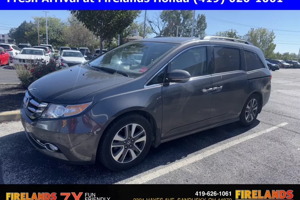 2017 Honda Odyssey Touring photo 1