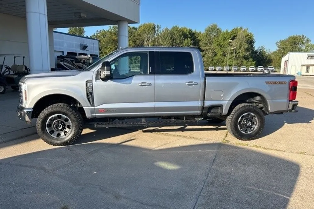 2024 Ford F-250 Lariat photo 1